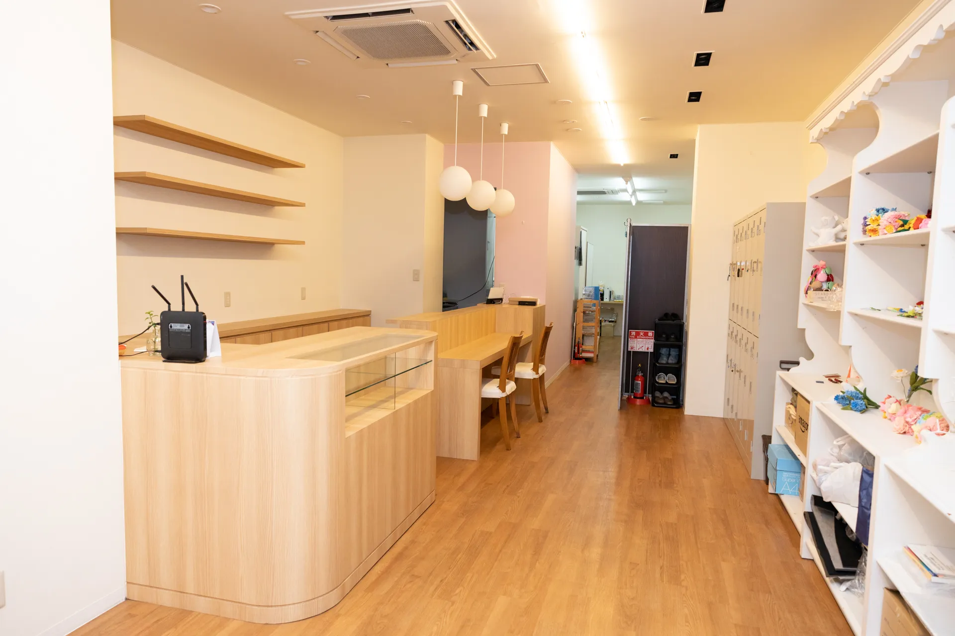 植物に囲まれた事業所